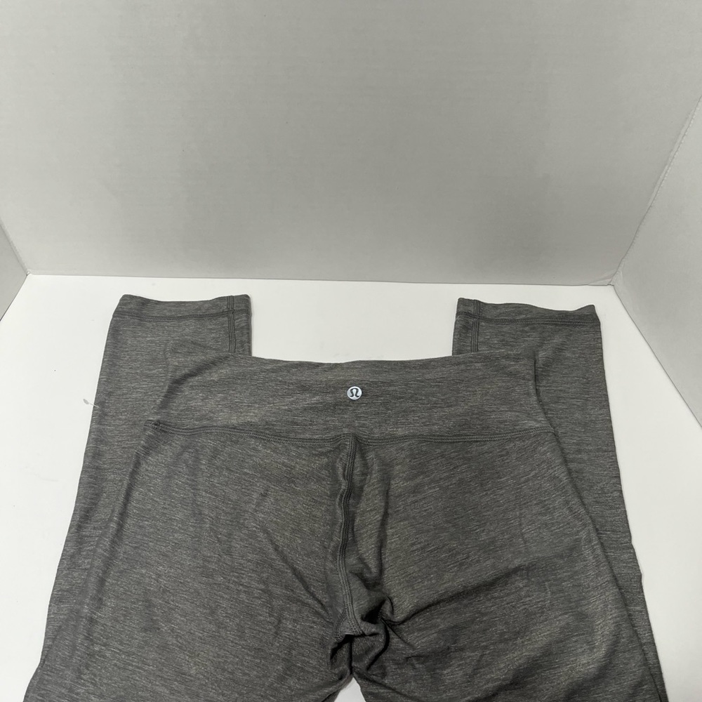 Lululemon Grey Size 6 Women’s Short Leggings, waist 28”, inseam 23”, length - Picture 13 of 14